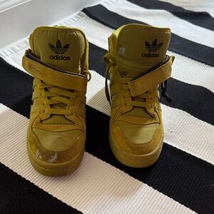 Adidas Sneakers in Bold Yellow